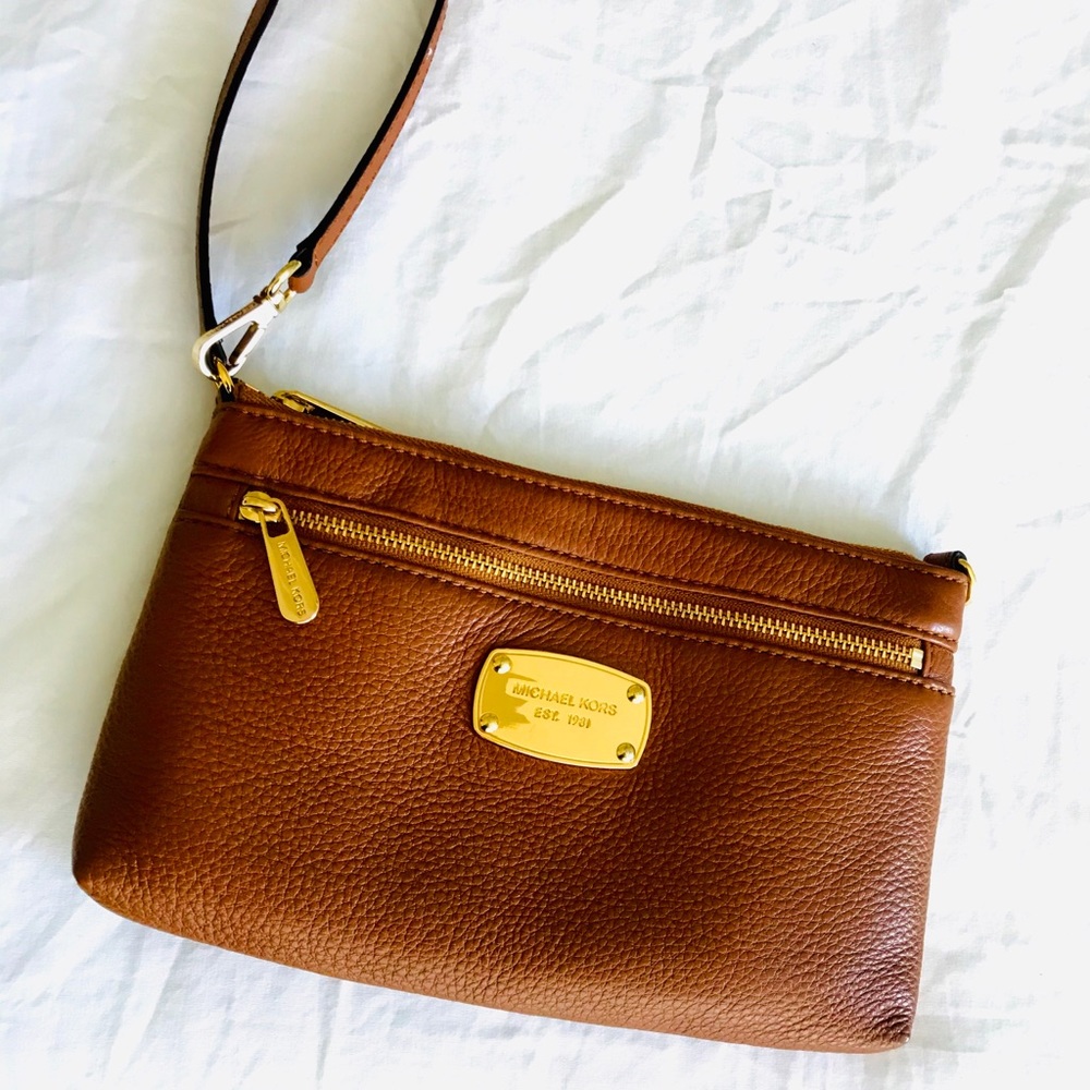MICHAEL KORS WRISTLET PURSE